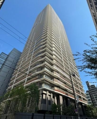 4LDK apartment in Chuo Ward, Osaka - Photo 1