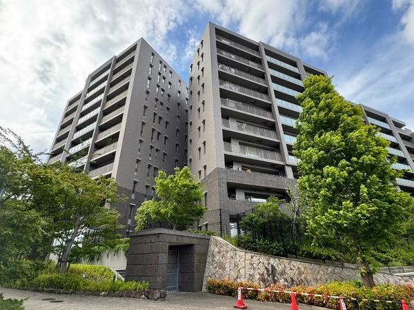 3LDK apartment in Toyonaka, Osaka - Photo 1