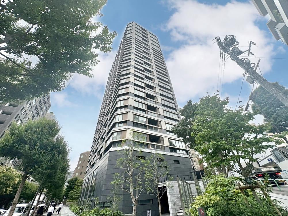 3LDK apartment in Chiyoda Ward, Tokyo - Photo 1
