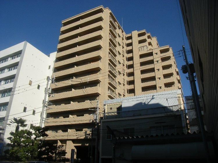 4LDK apartment in Matsuyama, Ehime - Photo 1