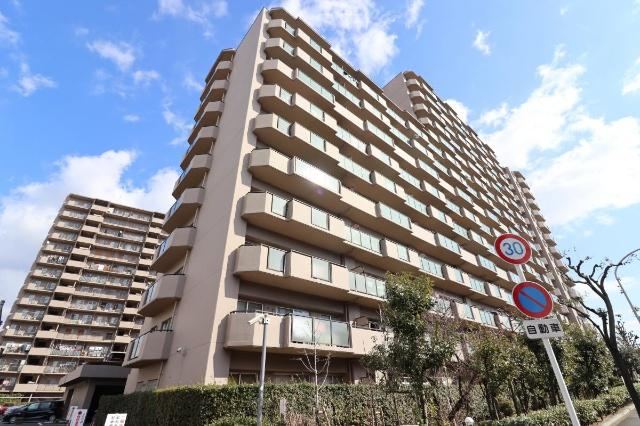 3LDK apartment in Konohana Ward, Osaka - Photo 1