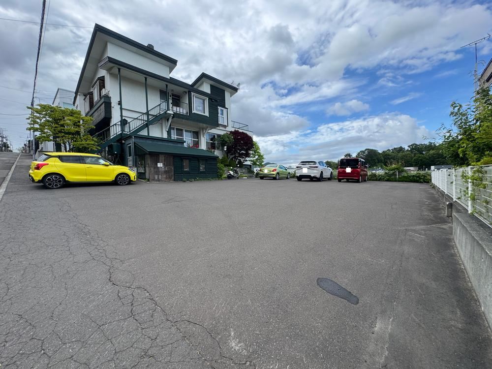 1214 m² land in Minami Ward, Sapporo, Hokkaido - Photo 1