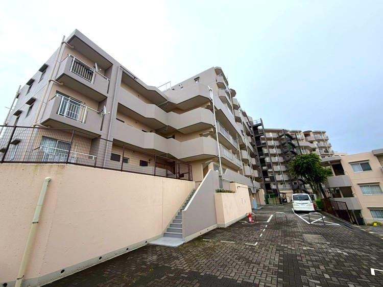 3LDK apartment in Konan Ward, Yokohama, Kanagawa - Photo 1