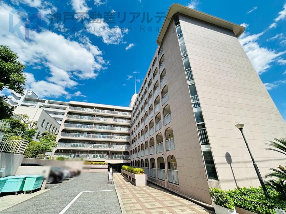 3LDK apartment in Chuo Ward, Kobe, Hyogo - Photo 1