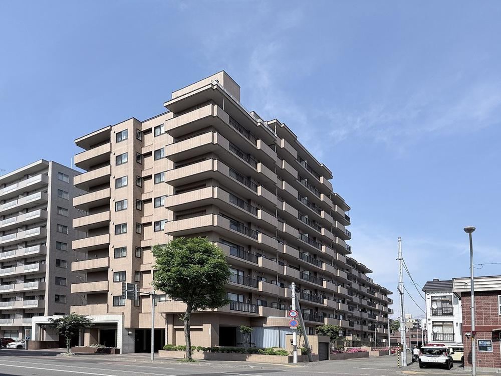 3LDK+S apartment in Chuo Ward, Sapporo, Hokkaido - Photo 1