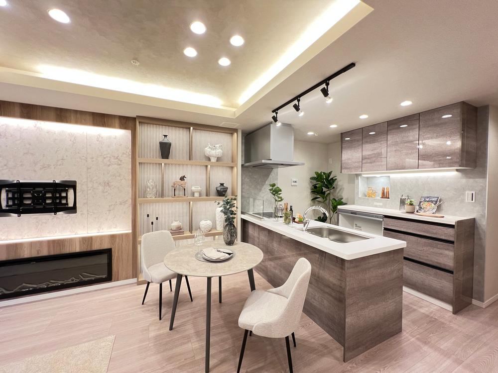 2LDK apartment in Shinjuku Ward, Tokyo - Photo 1