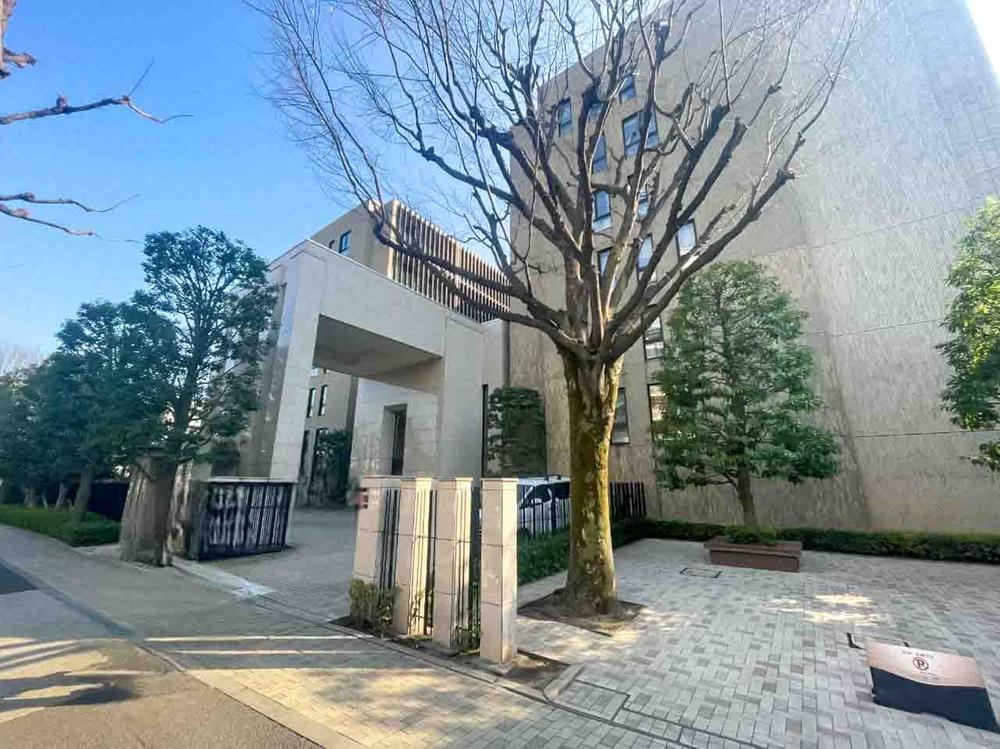 3LDK apartment in Meguro Ward, Tokyo - Photo 1