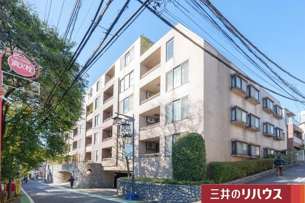 1LDK apartment in Shibuya Ward, Tokyo - Photo 1