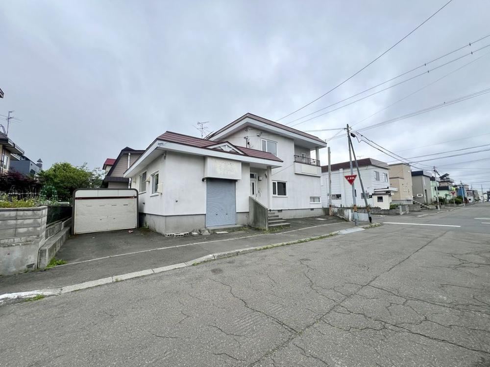 7LDK house in Higashi Ward, Sapporo, Hokkaido - Photo 1