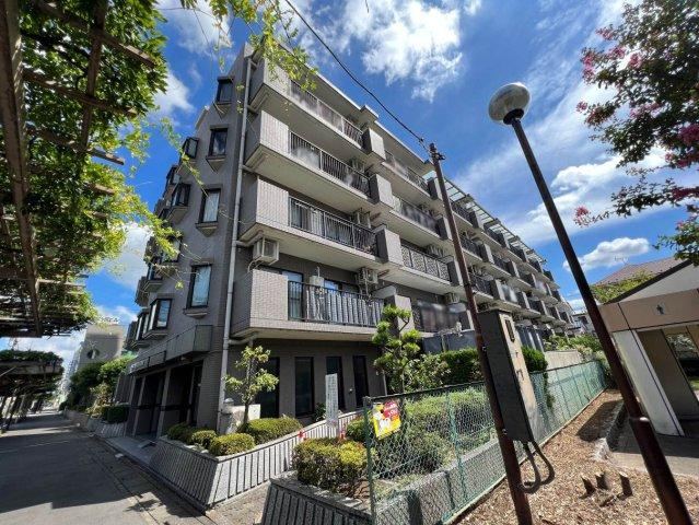 3LDK apartment in Kasukabe, Saitama - Photo 1