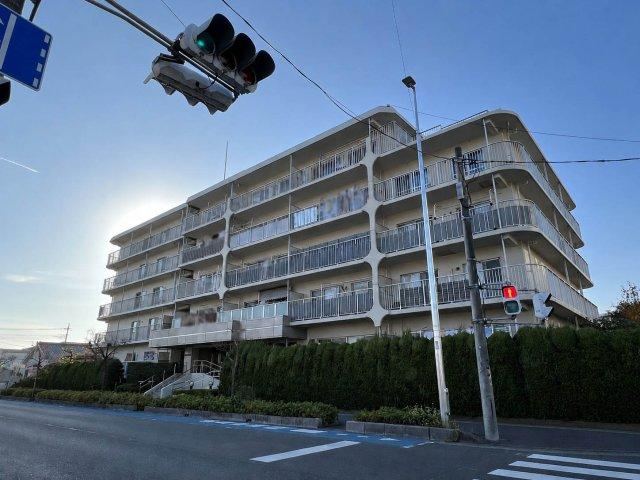 3LDK apartment in Kasukabe, Saitama - Photo 1