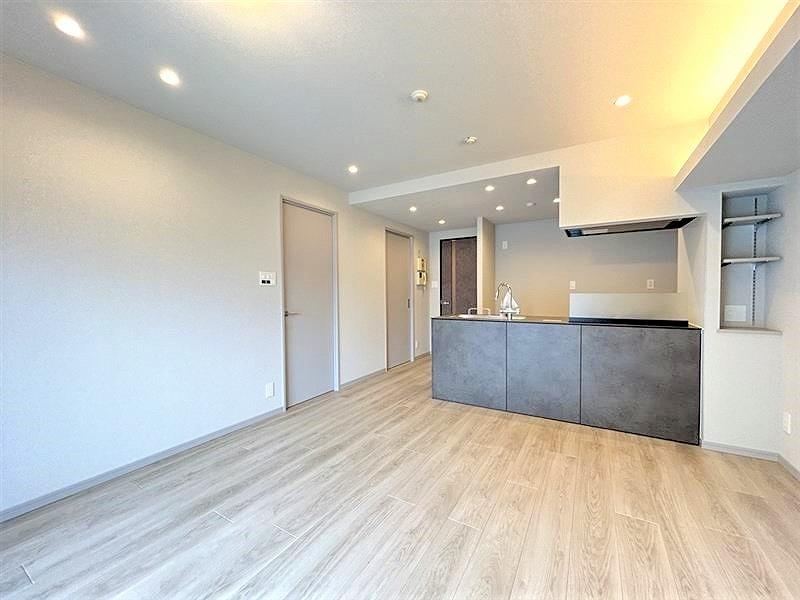 1LDK+S apartment in Minato Ward, Tokyo - Photo 1