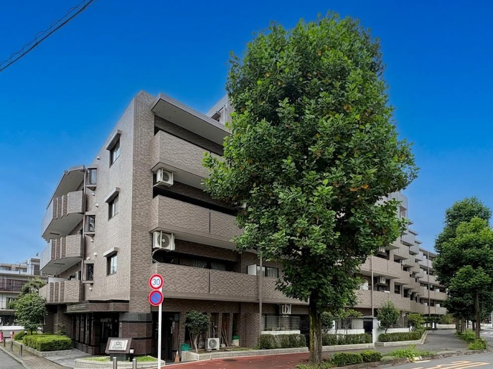 3LDK apartment in Fuchu, Tokyo - Photo 1