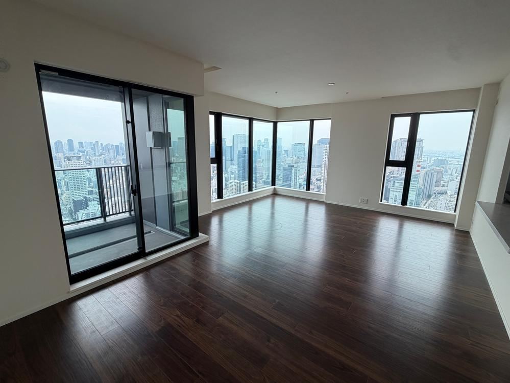 3LDK+S apartment in Kita Ward, Osaka - Photo 1