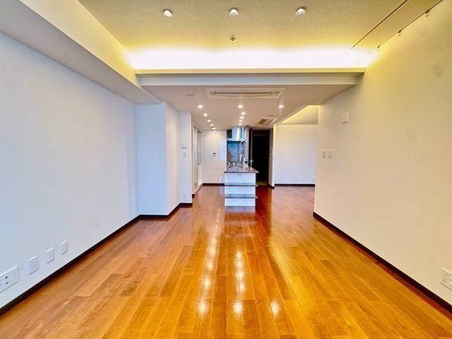 2LDK apartment in Meguro Ward, Tokyo - Photo 1