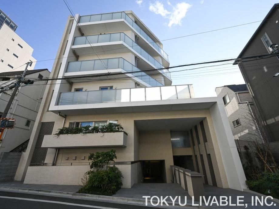 1LDK apartment in Shinjuku Ward, Tokyo - Photo 1