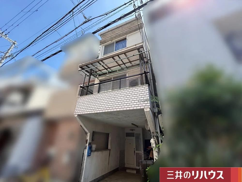 3DK house in Joto Ward, Osaka - Photo 1