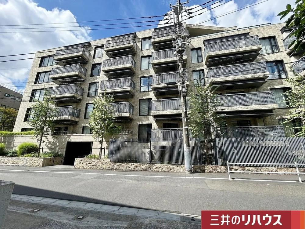 2LDK apartment in Shibuya Ward, Tokyo - Photo 1
