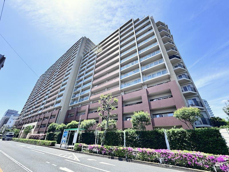 3LDK apartment in Shinagawa Ward, Tokyo - Photo 1