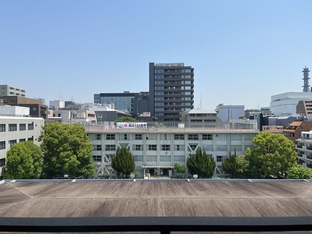 3LDK apartment in Chiyoda Ward, Tokyo - Photo 1