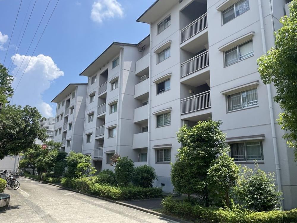 5DK apartment in Hirakata, Osaka - Photo 1