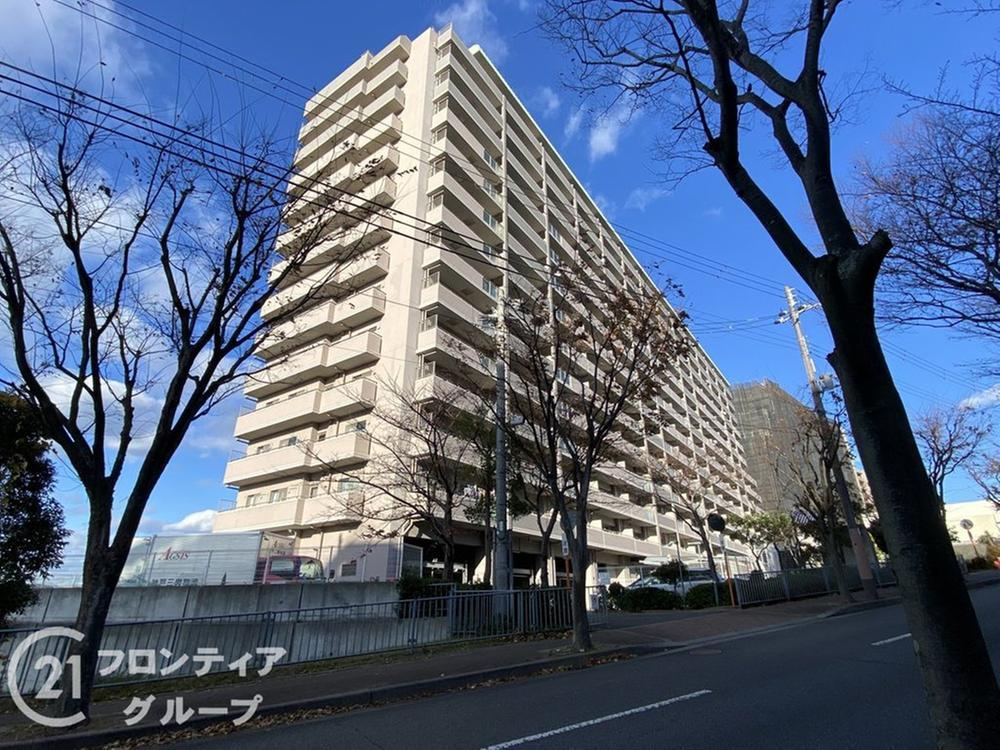 3LDK apartment in Tarumi Ward, Kobe, Hyogo - Photo 1