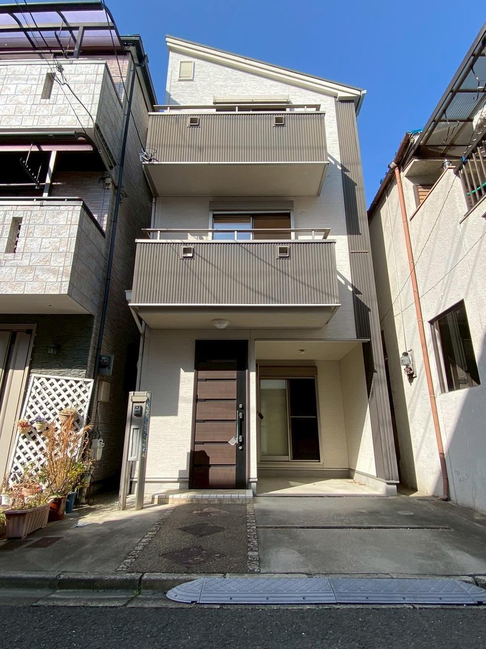 3LDK+S house in Hirakata, Osaka - Photo 1