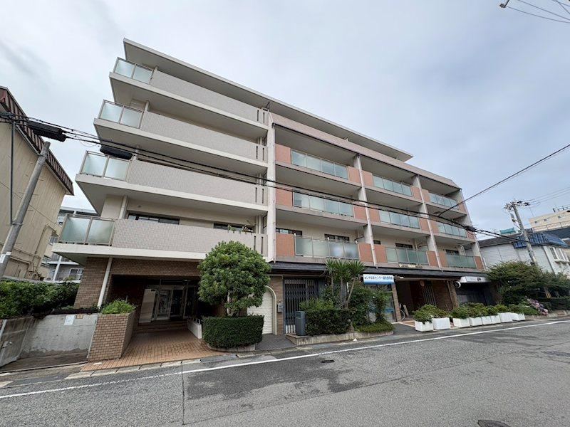 2DK apartment in Ashiya, Hyogo - Photo 1