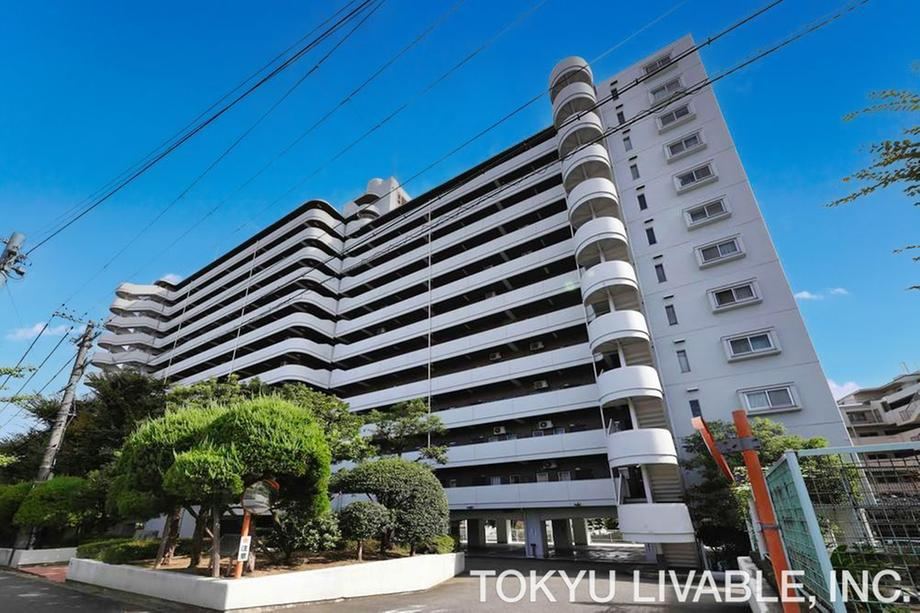 2LDK+S apartment in Toyonaka, Osaka - Photo 1