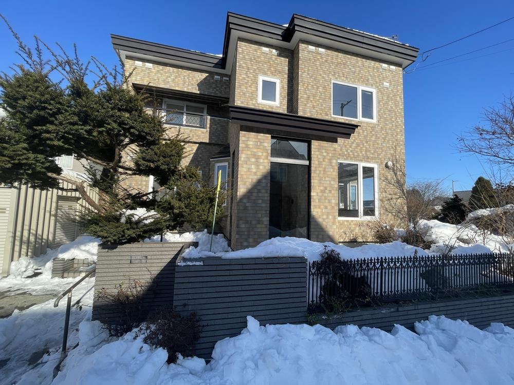 4LDK house in Eniwa, Hokkaido - Photo 1