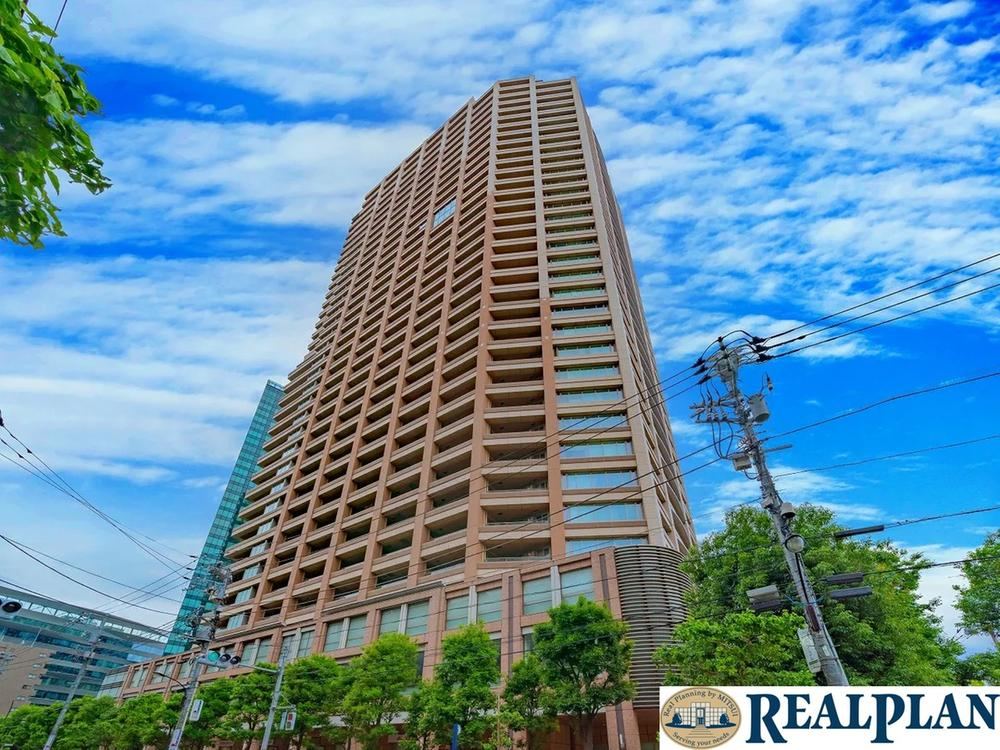 2LDK apartment in Minato Ward, Tokyo - Photo 1