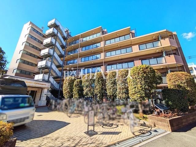 3LDK apartment in Chofu, Tokyo - Photo 1