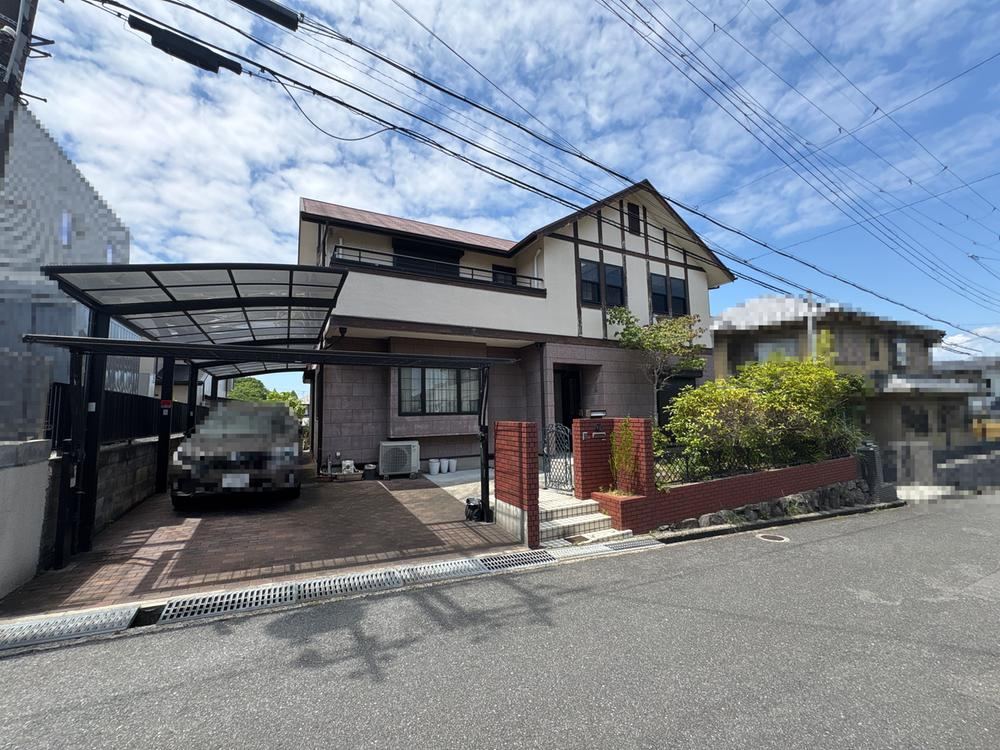 5LDK house in Hirakata, Osaka - Photo 1