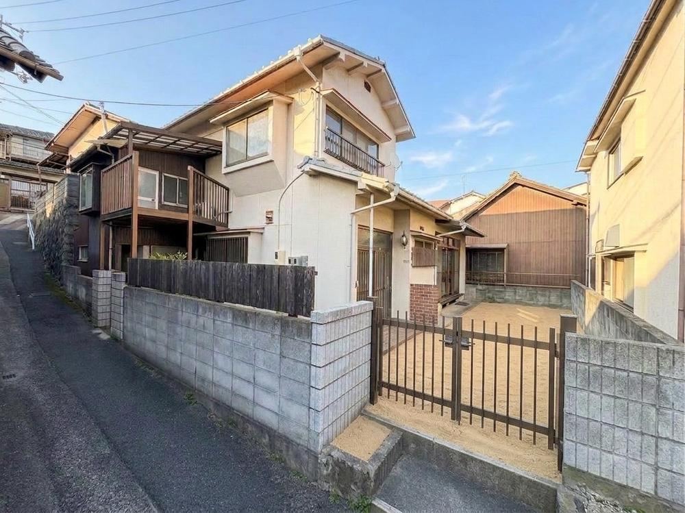 4LDK house in Aki Ward, Hiroshima - Photo 1