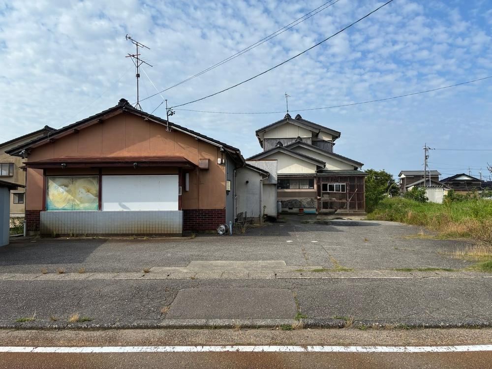 948 m² land in Kahoku, Ishikawa - Photo 1