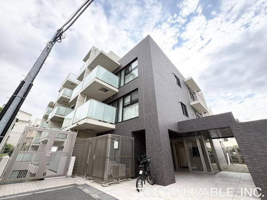 1LDK+S apartment in Nakano Ward, Tokyo - Photo 1