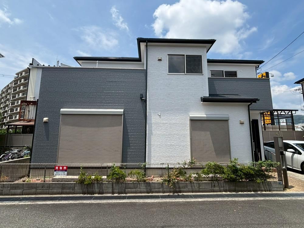 4LDK house in Mino, Osaka - Photo 1
