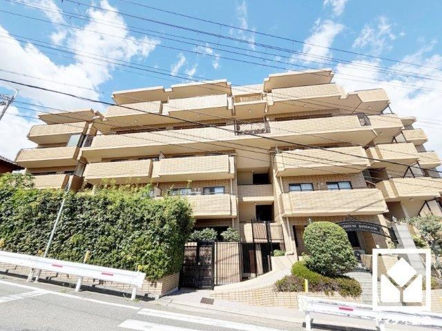 4LDK apartment in Nishinomiya, Hyogo - Photo 1
