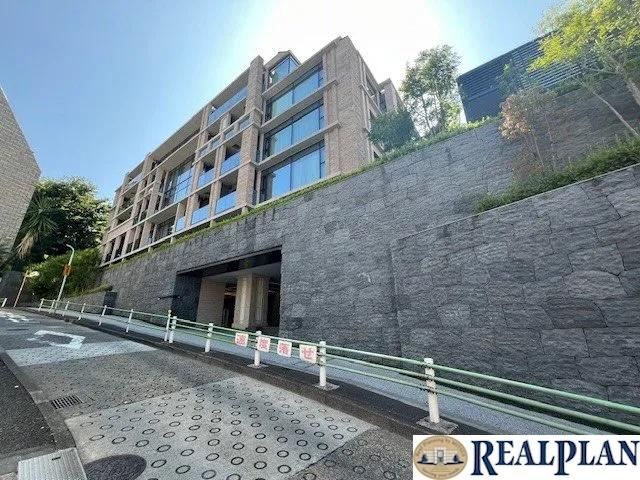 3LDK apartment in Minato Ward, Tokyo - Photo 1