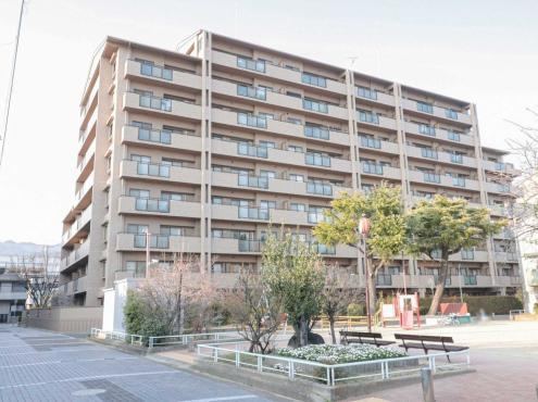 4LDK apartment in Higashinada Ward, Kobe, Hyogo - Photo 1