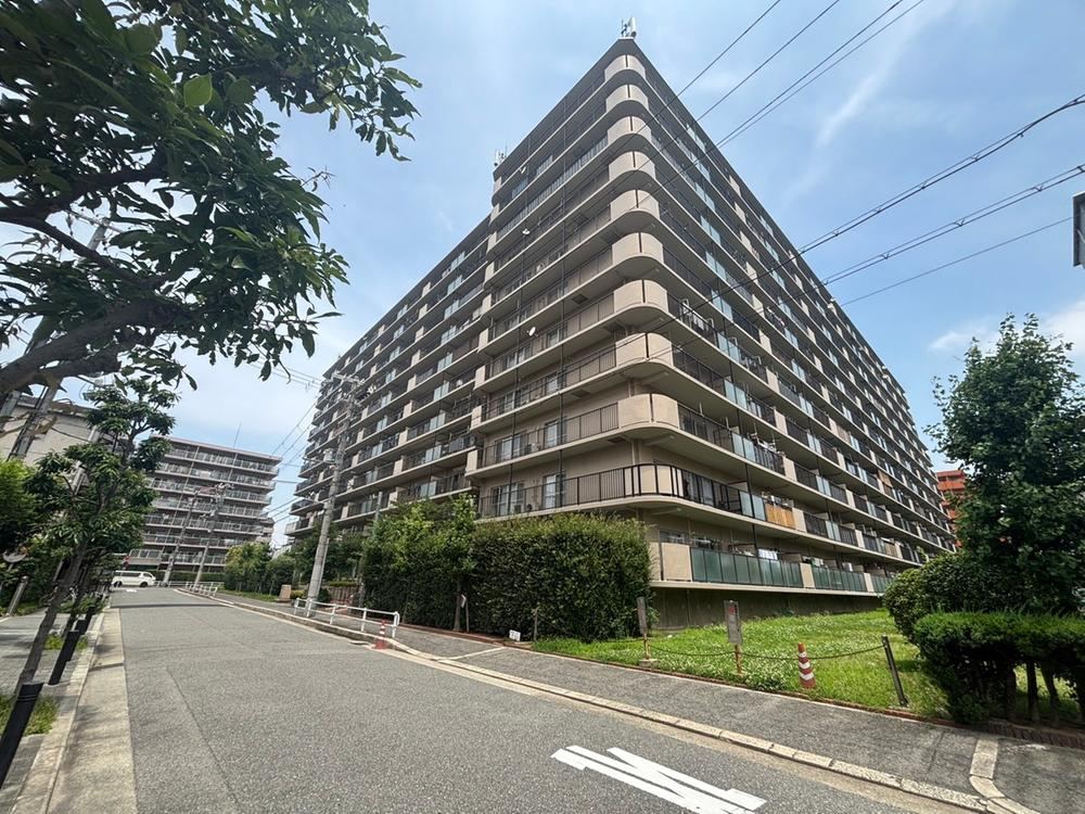 3LDK apartment in Nishiyodogawa Ward, Osaka - Photo 1
