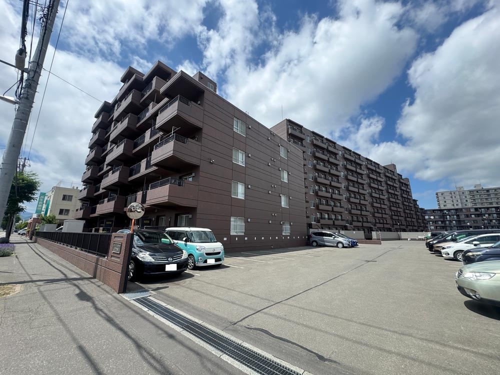 3LDK apartment in Kita Ward, Sapporo, Hokkaido - Photo 1