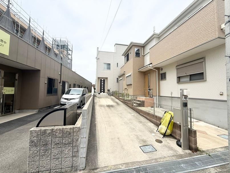 4LDK+S house in Toyonaka, Osaka - Photo 1