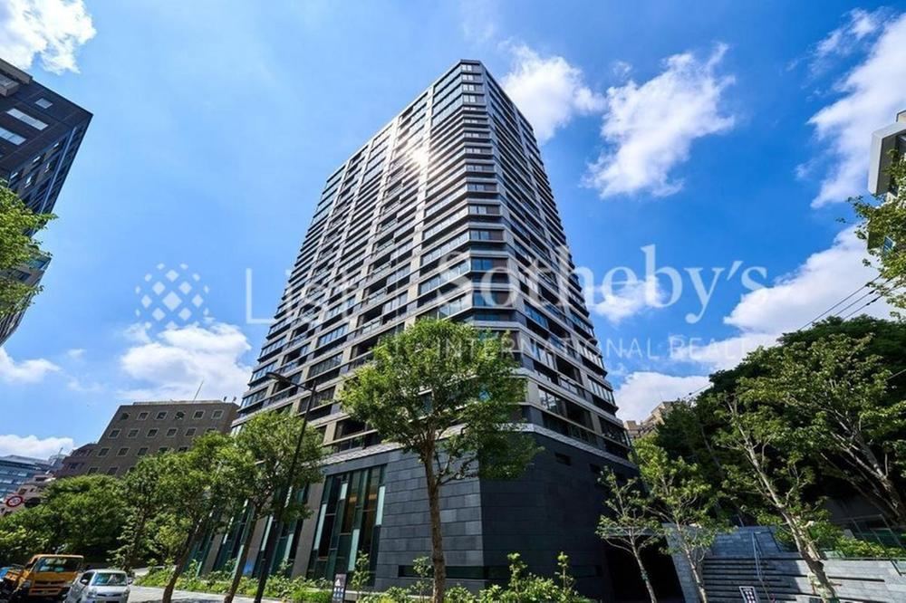 3LDK apartment in Chiyoda Ward, Tokyo - Photo 1