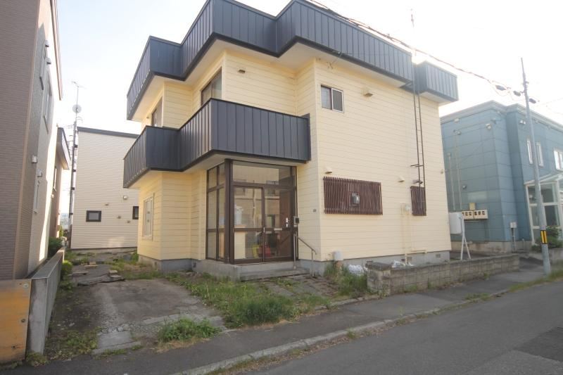 183 m² land in Nishi Ward, Sapporo, Hokkaido - Photo 1