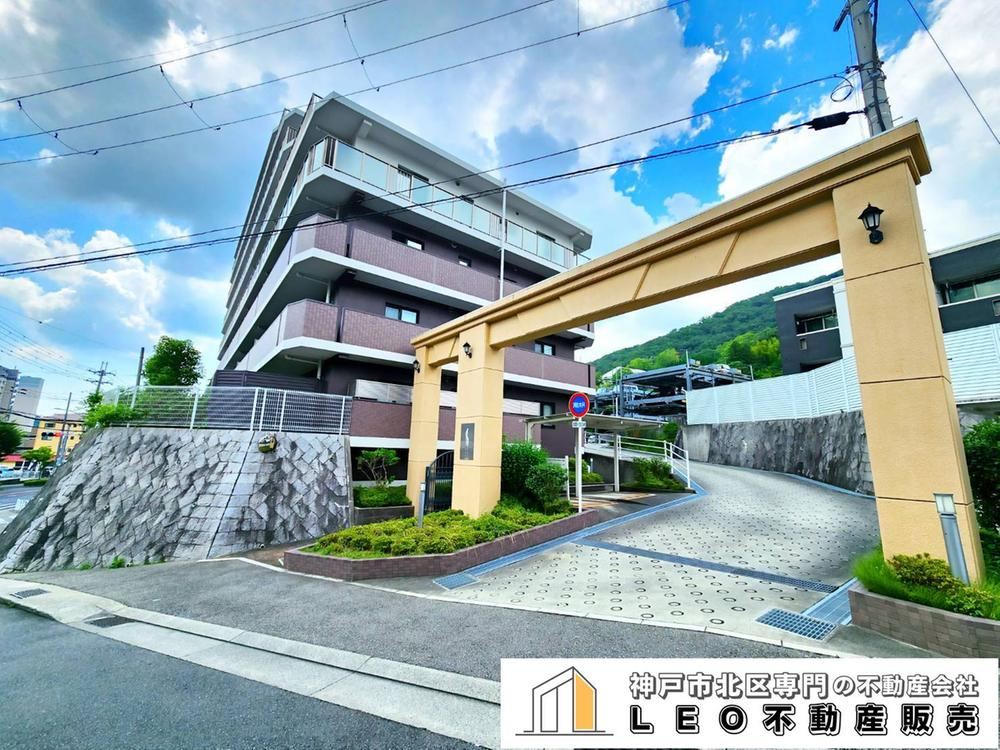 2LDK apartment in Kita Ward, Kobe, Hyogo - Photo 1