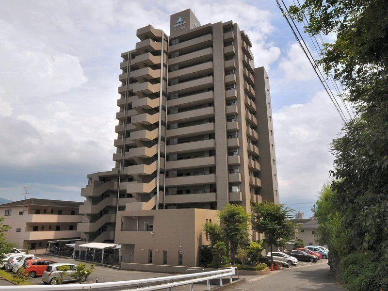 2LDK apartment in Matsuyama, Ehime - Photo 1