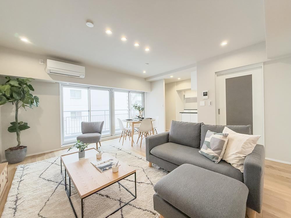 2LDK+S apartment in Minato Ward, Tokyo - Photo 1