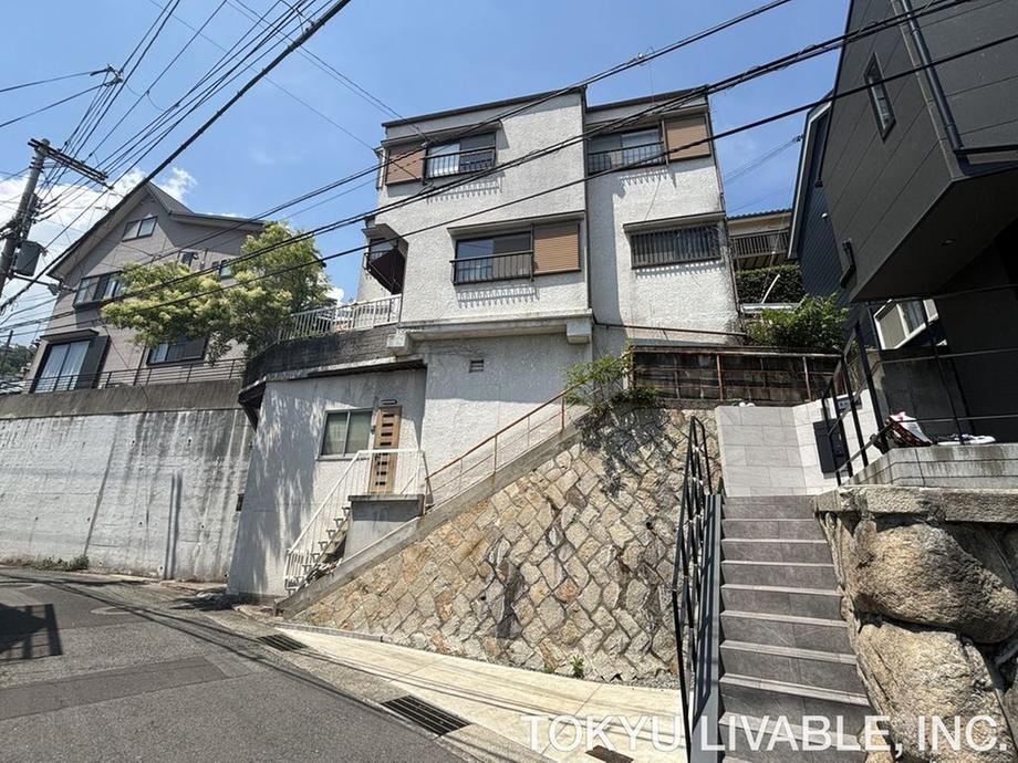 3LDK house in Higashinada Ward, Kobe, Hyogo - Photo 1