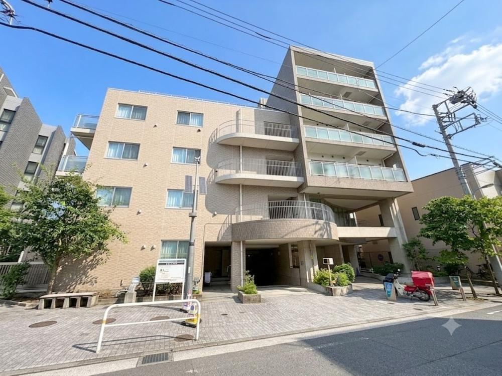 1LDK apartment in Shinjuku Ward, Tokyo - Photo 1